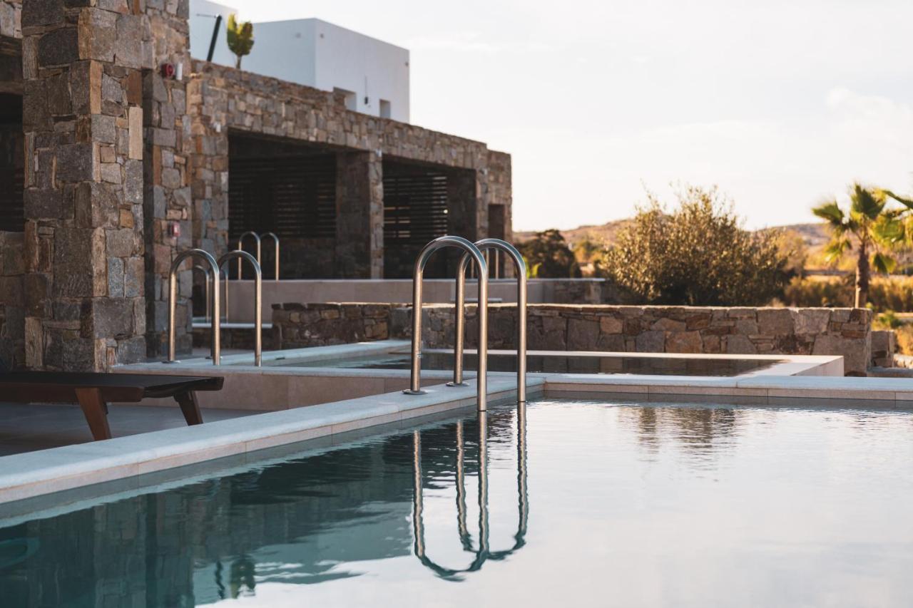 Kouros Blanc Resort & Suites Pounda Bagian luar foto